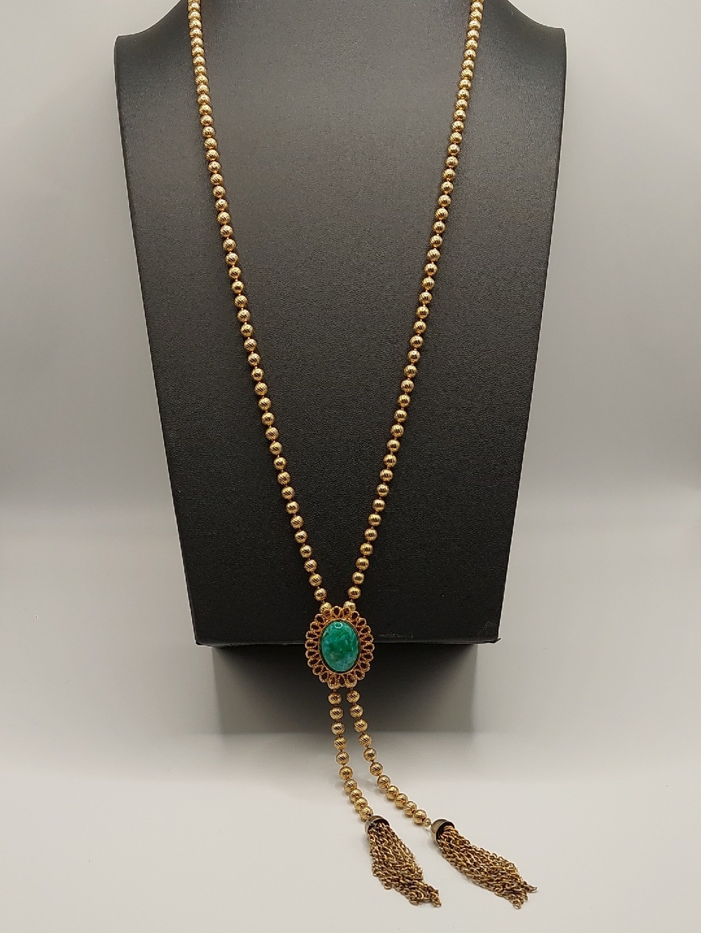 DeLizza & Elster D&E Juliana For AVON Green Cab Bolo Tassel Vintage Necklace EUC
